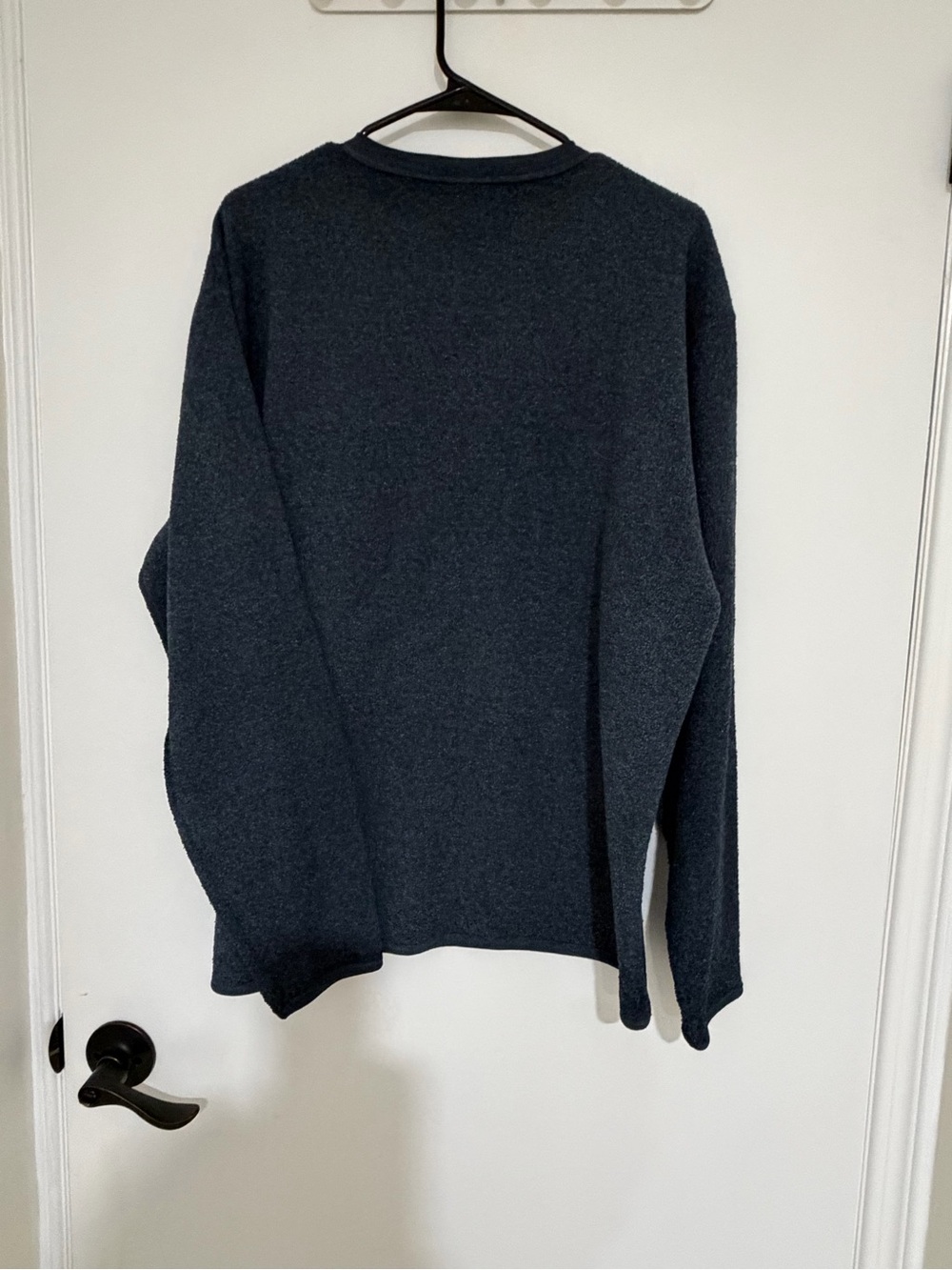 🔥🔥 Classic Crewneck Sweater in Dark Blue ! 🔥🔥 - Picture 4 of 5